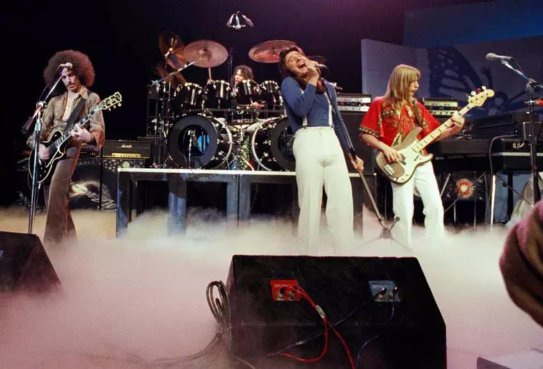 Journey performing during the Infinity tour.