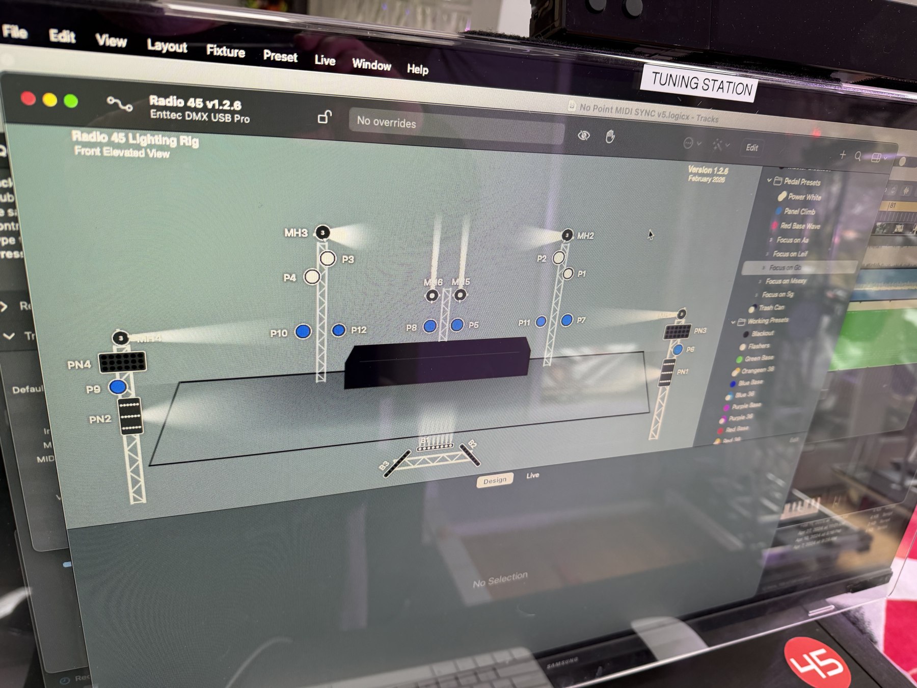 Lighting-rig automation software showing a stage fixture layout at SodaPop House